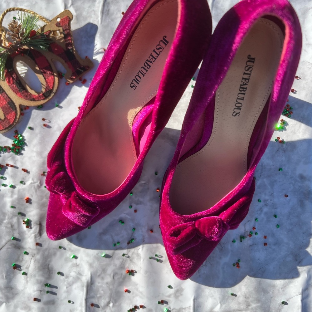 👠JustFab Fuchsia Velvet Heels